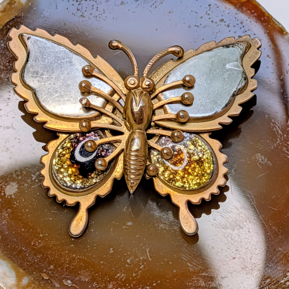Vintage Butterfly Brooch – Gold-Tone with Iridescent Wings & Glitter Enamel